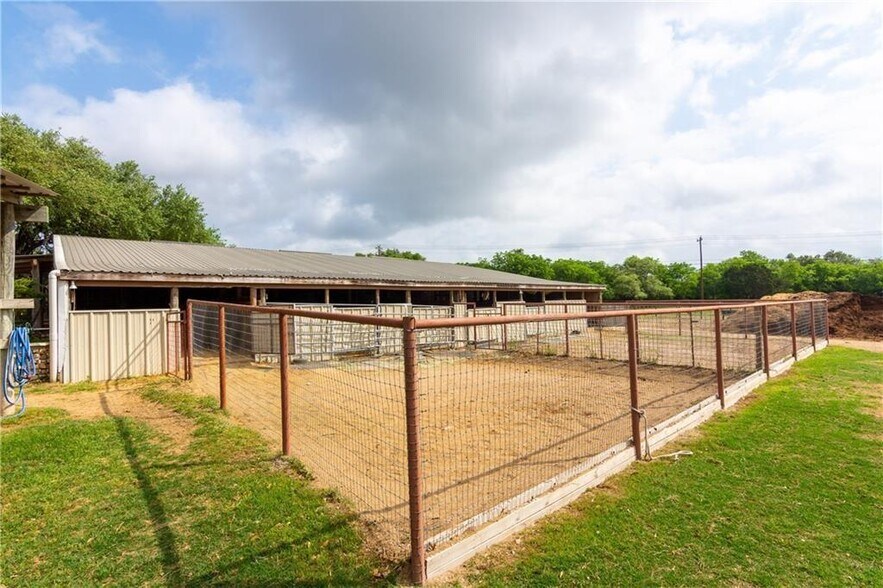 More Photos Of 15000 Fitzhugh Rd, Austin Land For Lease