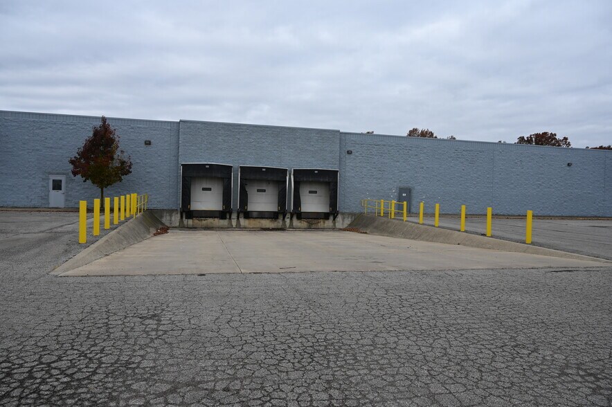 More Photos Of 2300 Claremont Ave, Ashland Storefront For Sale