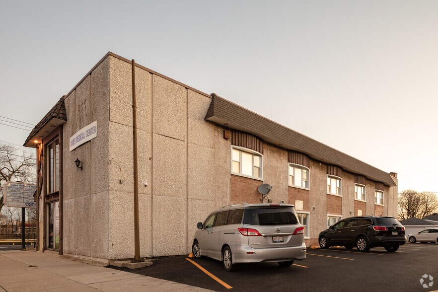 More Photos Of 1835 N 19th Ave, Melrose Park Medical For Lease
