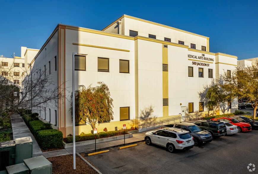 More Photos Of 560 Jackson St N, Saint Petersburg Medical For Lease