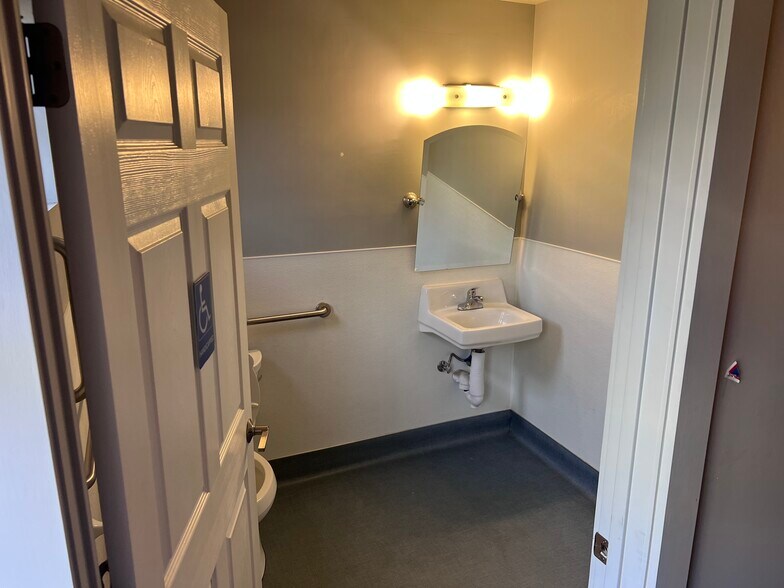 More Photos Of 2375-2395 S Downing St, Denver Freestanding For Lease