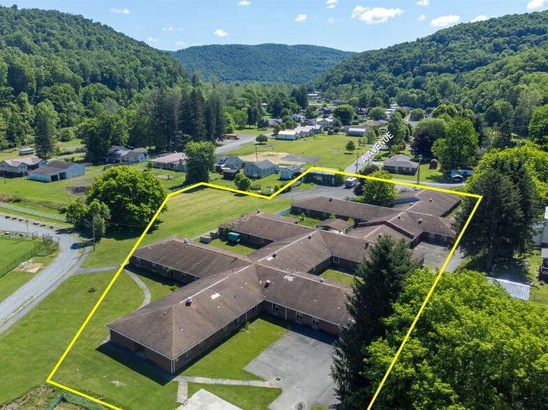 More Photos Of 18 4th St, Richwood Skilled Nursing Facility For Sale