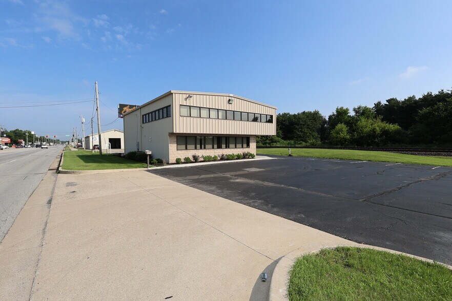 More Photos Of 23119 US Highway 33, Elkhart Storefront For Lease
