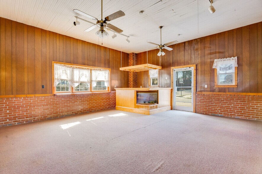 More Photos Of 201 N Wilmington St, Richlands General Retail For Sale