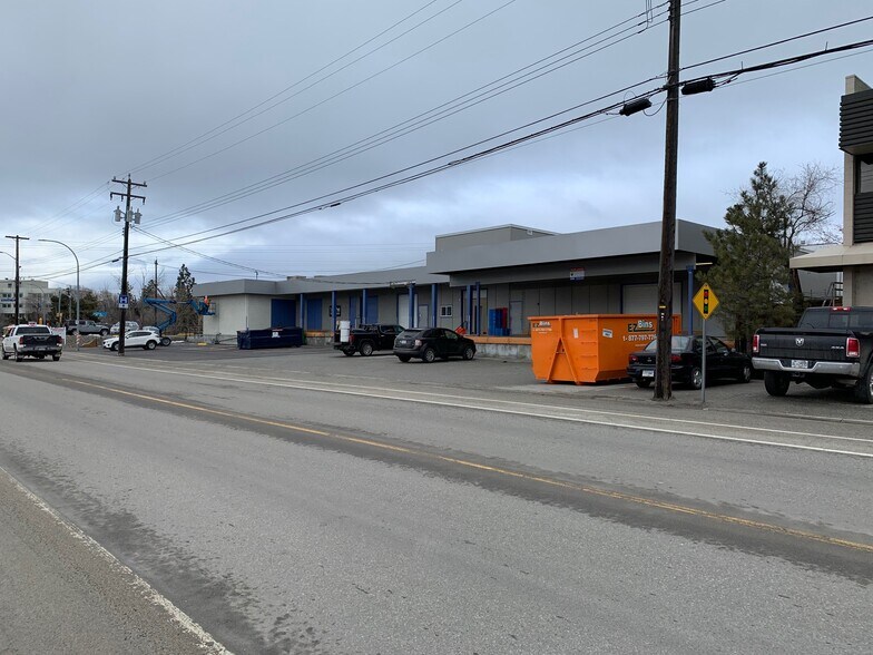 More Photos Of 1840 Government St, Penticton Service For Lease