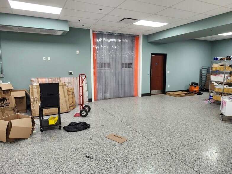 More Photos Of 528 Sunbury Rd, Midway Warehouse For Sale