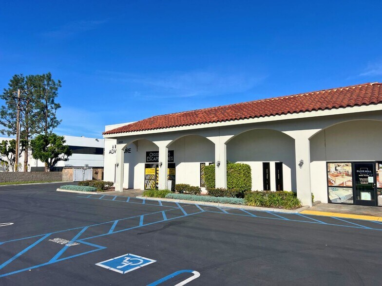 More Photos Of 4245-4247 E La Palma Ave, Anaheim Warehouse For Lease
