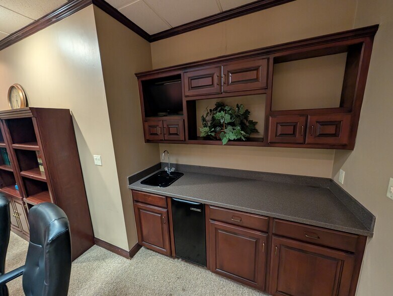 More Photos Of 6016-6020 NW 120th Ct, Oklahoma City Coworking Space