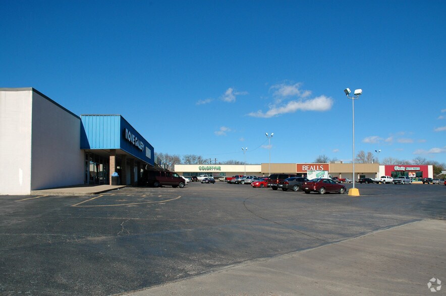 More Photos Of 320-370 Covington St, Hillsboro Unknown For Lease