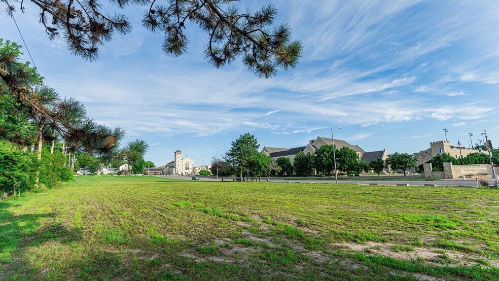 More Photos Of 1700 Anderson Ave, Manhattan Land For Sale