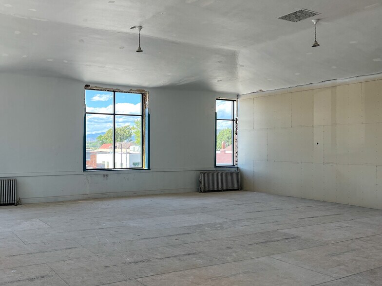 More Photos Of 15 E Iowa Ave, Denver Storefront For Lease