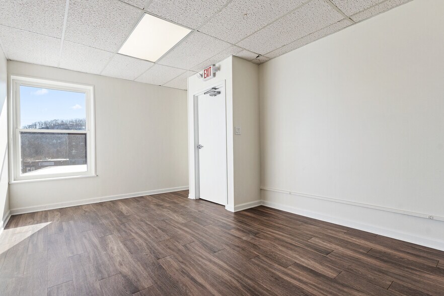More Photos Of 1045 N Canal St, Pittsburgh Office For Sale