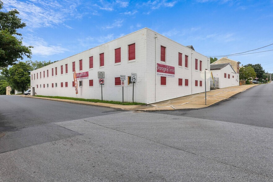 More Photos Of 115 6th St, Upland Light Manufacturing For Lease