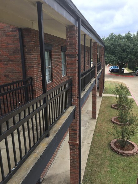 More Photos Of 337 Oaks Trl, Garland Office For Lease