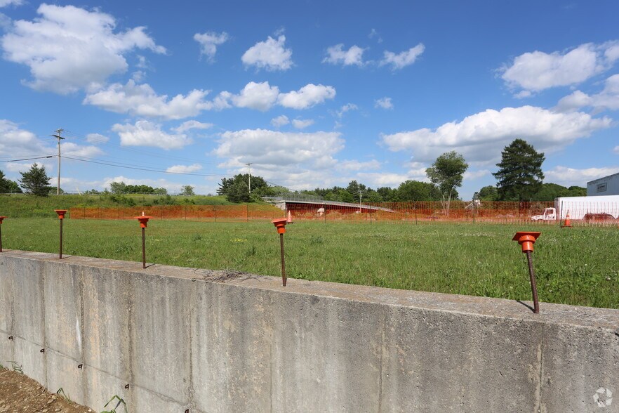 More Photos Of 1 Hilldale Ave, Plaistow Warehouse For Lease