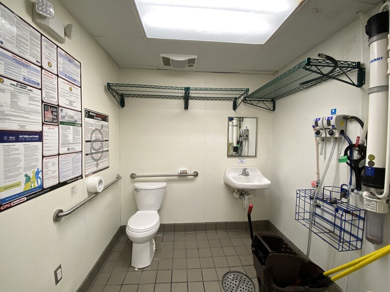 More Photos Of 3329 Rainbow Dr, Rainbow City Fast Food For Sale