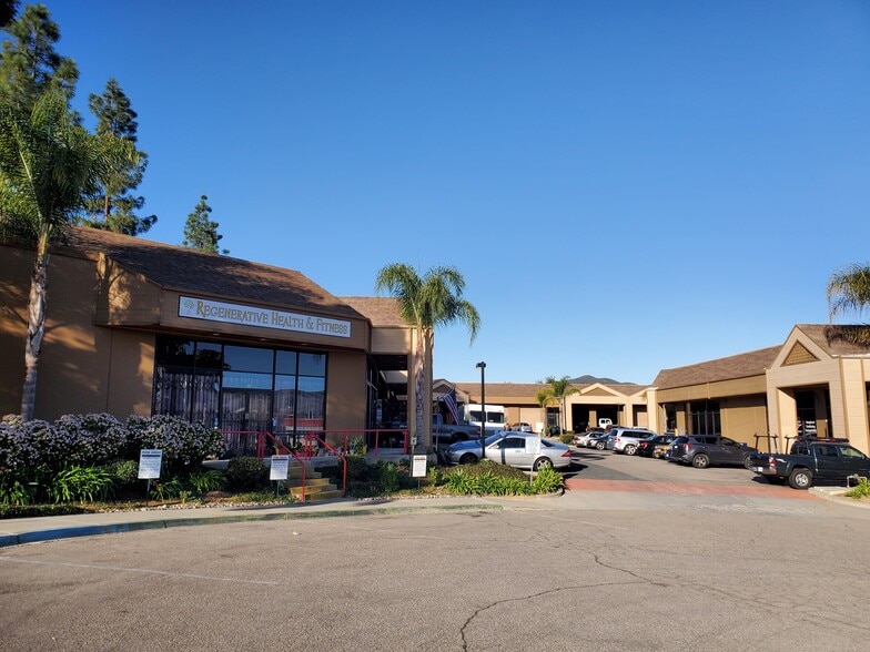 More Photos Of 7945 Mission Gorge Rd, Santee Showroom For Lease