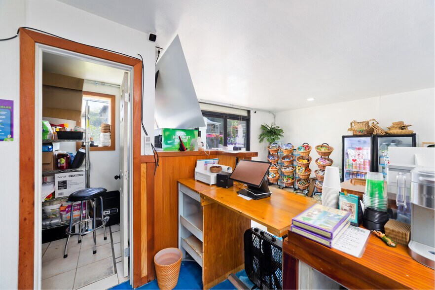 More Photos Of 76-6246 Ali'i Dr, Kailua Kona Hotel For Sale