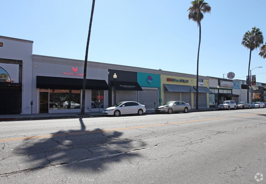 Primary Photo Of 416-424 N Fairfax Ave, Los Angeles Storefront For Lease
