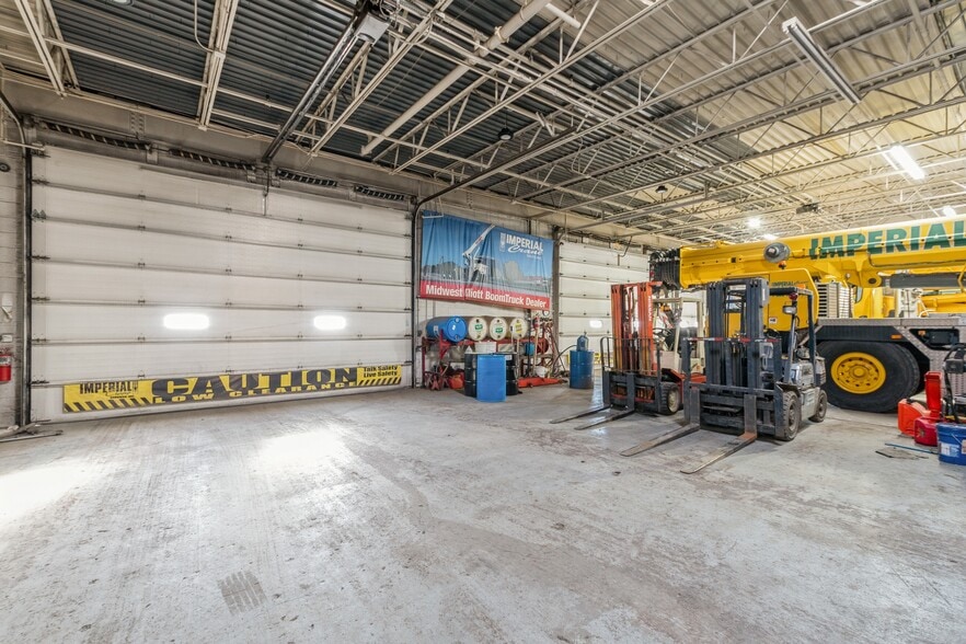 More Photos Of 9735 Industrial Dr, Bridgeview Light Distribution For Sale