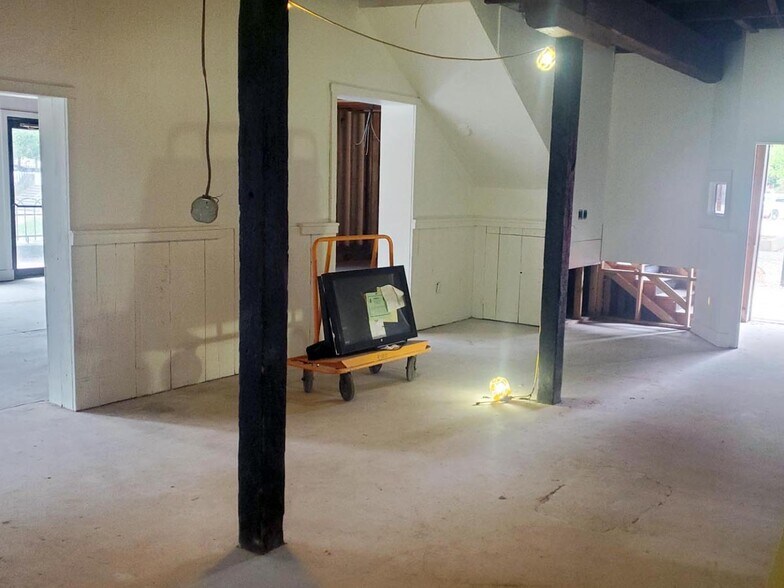 More Photos Of 220 W Philadelphia St, York Restaurant For Sale