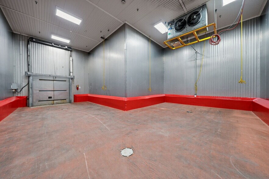 More Photos Of 3737 N Broadway, Saint Louis Refrigeration Cold Storage For Lease