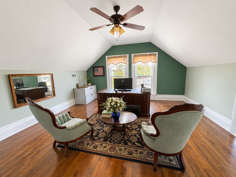 More Photos Of 107 W Gregory St, Pensacola Office Residential For Lease