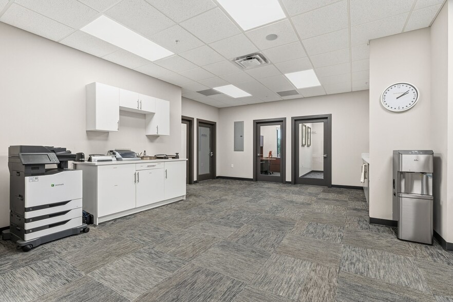 More Photos Of 131 S Country Club Rd, Lake Mary Office For Sale