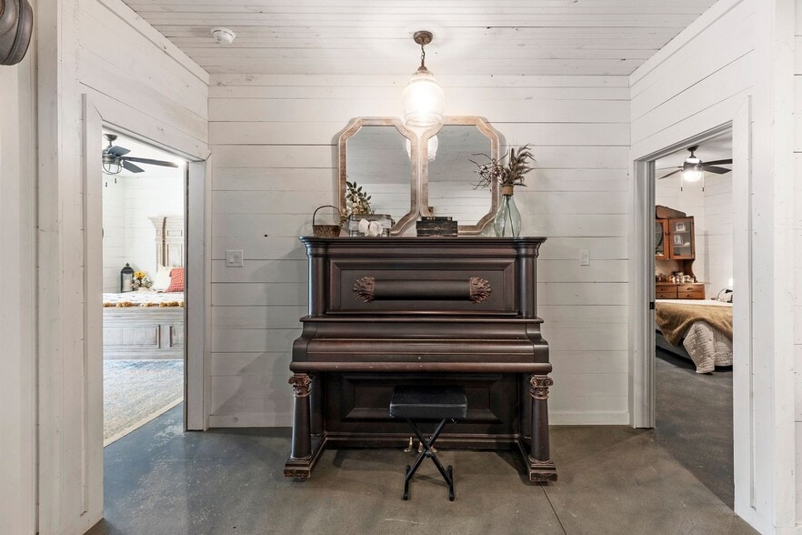 More Photos Of 1297 County Road 3318, Greenville Specialty For Sale