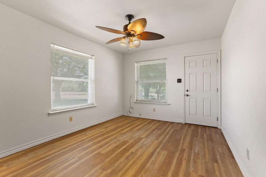 More Photos Of 12869 FM 1385, Pilot Point Light Distribution For Lease