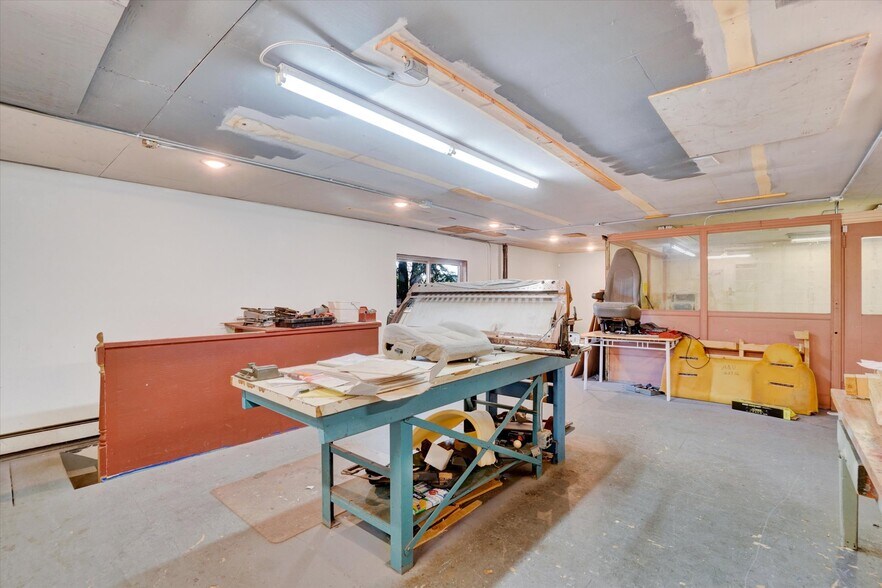 More Photos Of 321 Dewey St, York Distribution For Sale