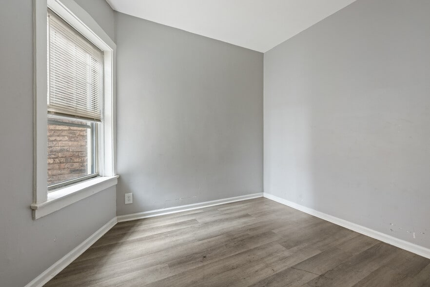 More Photos Of 6952-6958 S Paxton Ave, Chicago Apartments For Sale