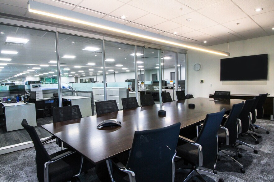 More Photos Of 2537 Daniels St, Madison Office For Lease