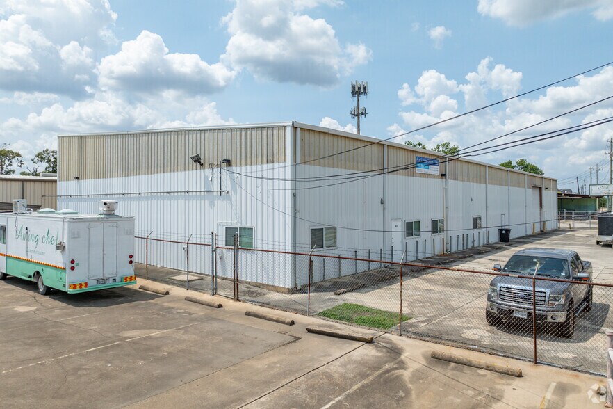 Primary Photo Of 4909 Fulton St, Houston Warehouse For Sale