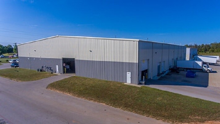 More Photos Of 2630 N Westgate Ave, Springfield Warehouse For Lease