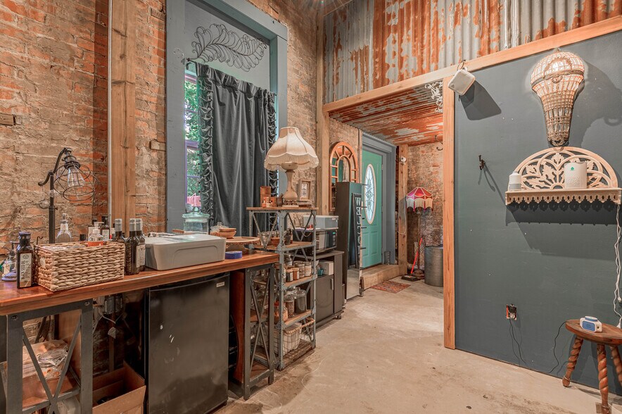 More Photos Of 131 Commerce st, Lovelady General Retail For Sale