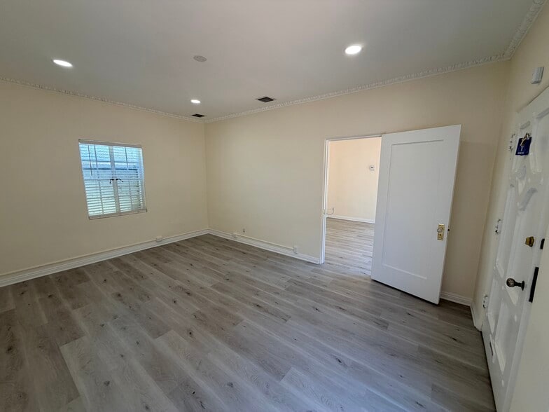 More Photos Of 9528-9546 Brighton Way, Beverly Hills Storefront Retail Office For Lease
