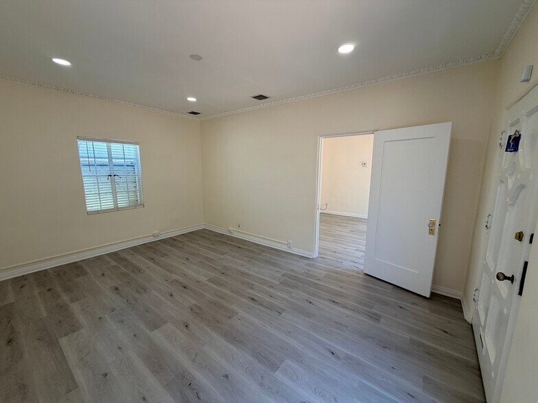 More Photos Of 9528-9546 Brighton Way, Beverly Hills Storefront Retail Office For Lease