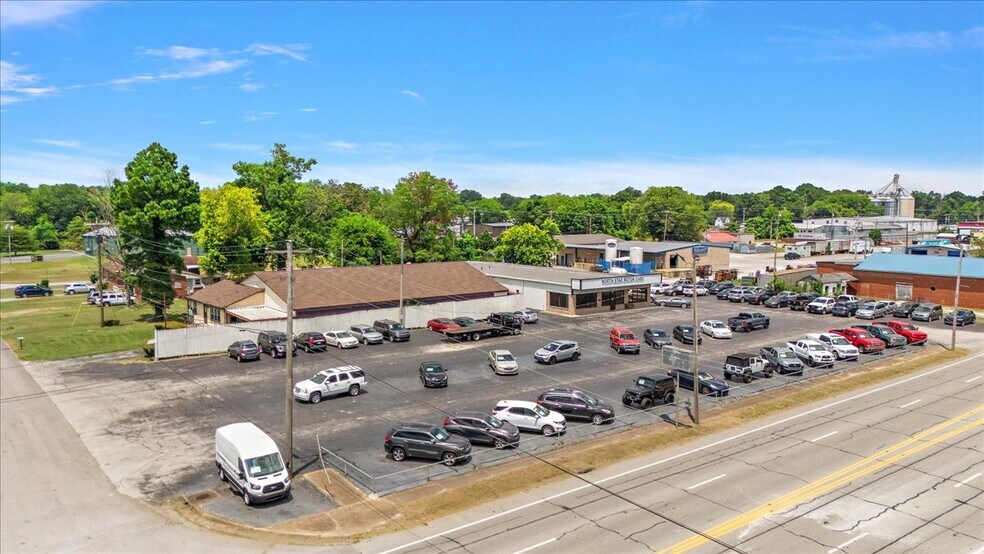 More Photos Of 201 E Carroll St, Tullahoma Auto Dealership For Sale
