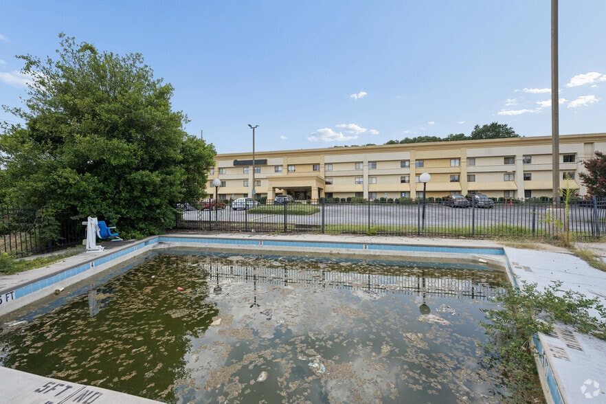 More Photos Of 2919 Warm Springs Rd, Columbus Hotel For Sale