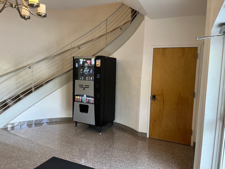 More Photos Of 522-530 S Broad St, Glen Rock Light Distribution For Lease