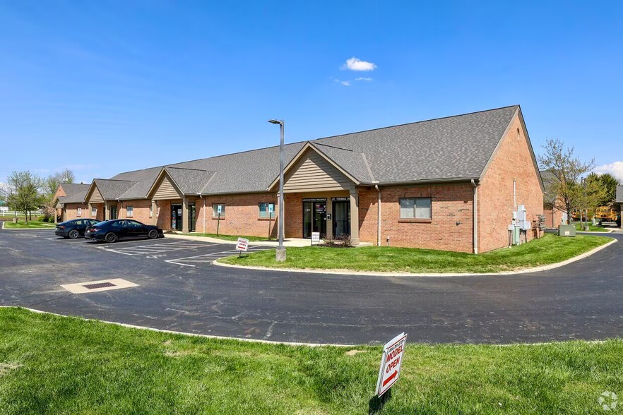 Primary Photo Of 8881-8905 Commerce Loop Dr, Columbus Medical For Lease