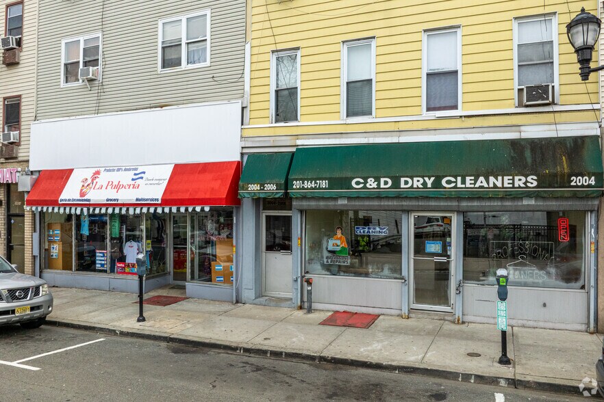 More Photos Of 2004-2006 Bergenline Ave, Union City Apartments For Lease
