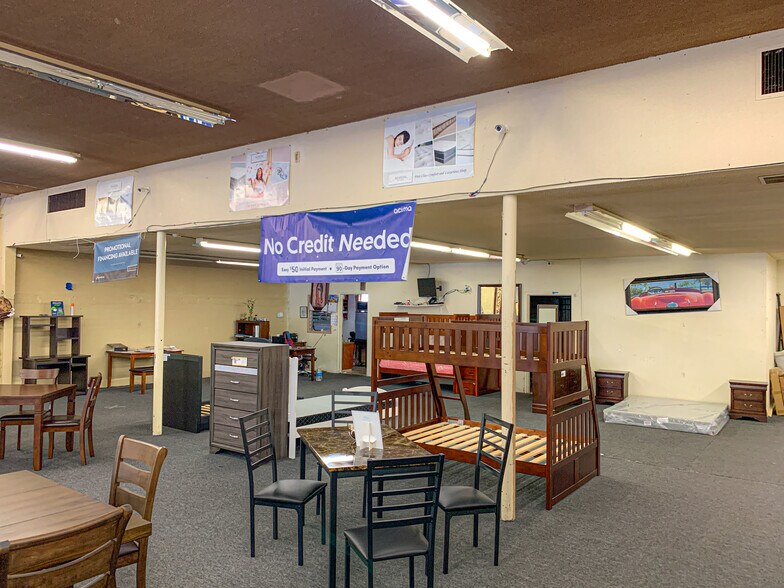 More Photos Of 1049 Broadway Ave, Seaside Storefront For Lease