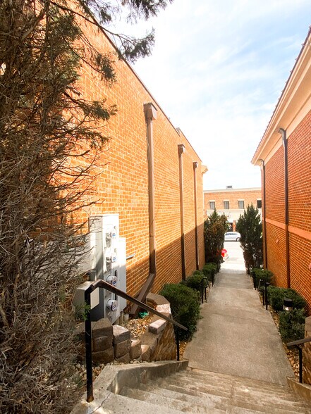 More Photos Of 103-105 Tradewynd Dr, Lynchburg Medical For Sale