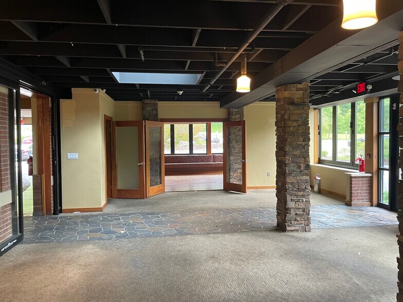 More Photos Of 215 Don Knotts Blvd, Morgantown Office For Lease