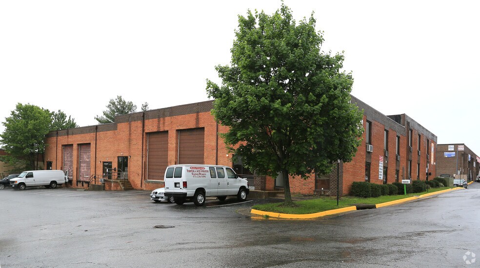 Primary Photo Of 7631 Fullerton Rd, Springfield Warehouse For Lease