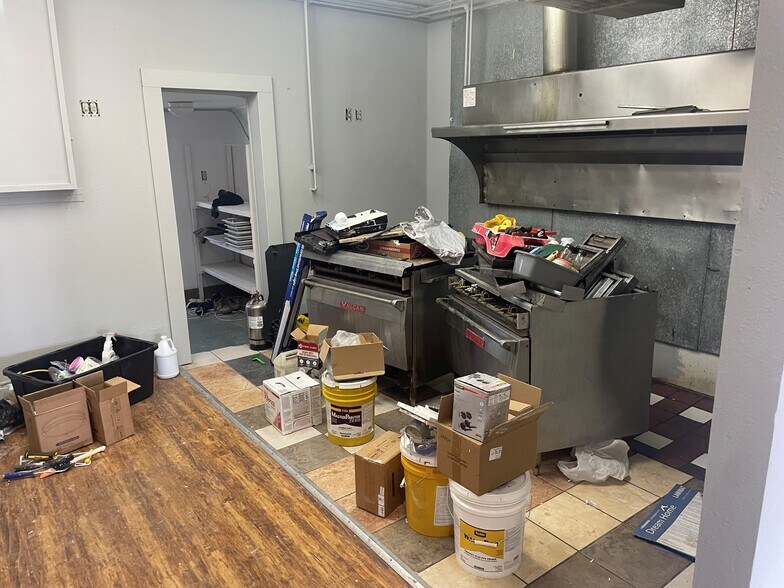 More Photos Of 330 Main Ave E, Soap Lake Freestanding For Lease