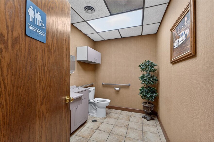More Photos Of 2005-2007 W 103rd Ter, Leawood Service For Sale
