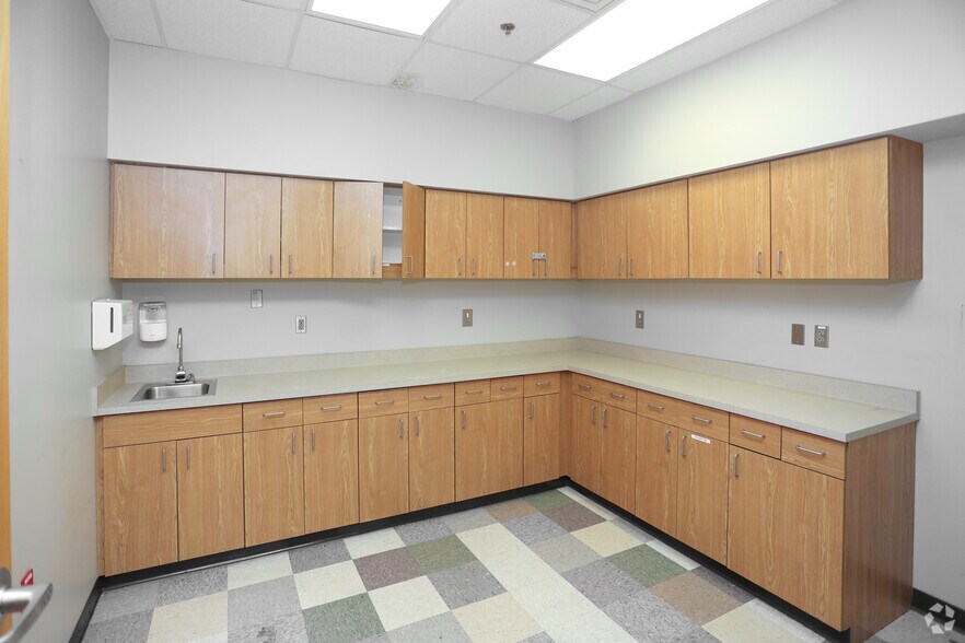 More Photos Of 800 S Tillotson Ave, Muncie Medical For Sale